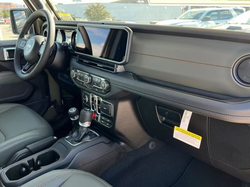 New 2026 Jeep Gladiator Mojave image 23