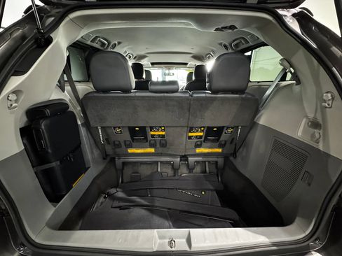 Used 2013 Toyota Sienna SE FWD image 22