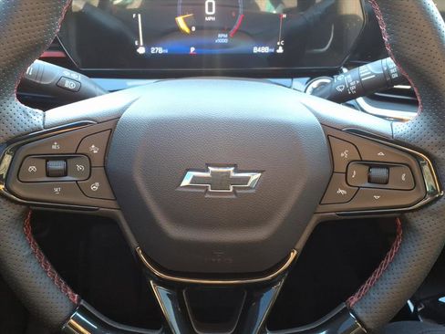 Used 2025 Chevrolet Trax RS w/ Sunroof Package image 9