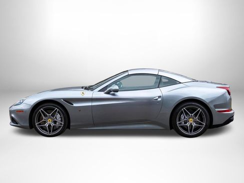 Used 2017 Ferrari California T RWD image 4