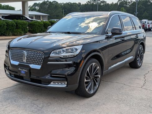 Used 2020 Lincoln Aviator Reserve w/ Equipment Group 202A image 2