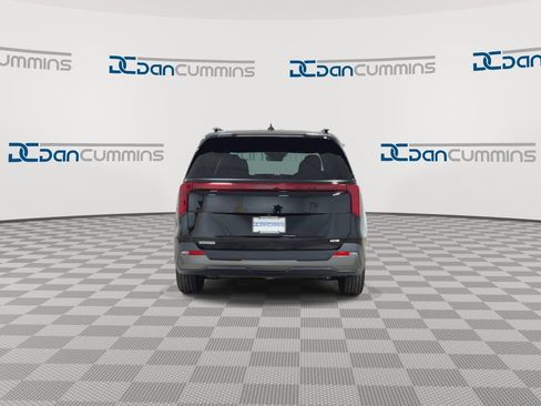 Used 2026 Kia Carnival SX w/ SX Dark Edition Package FWD image 7