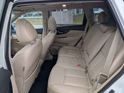 Used 2018 Nissan Rogue SL w/ Premium Package image 21