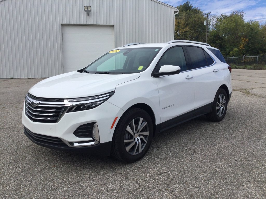 Used 2024 Chevrolet Equinox Premier FWD image 3