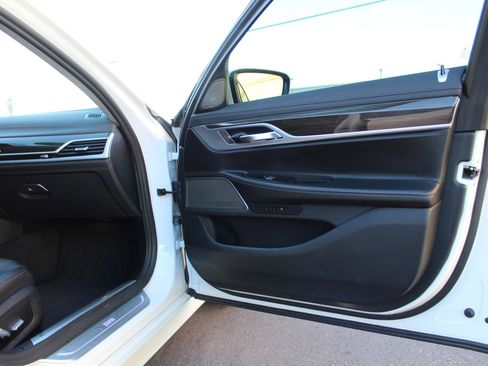 Used 2019 BMW 740i w/ Cold Weather Package image 27