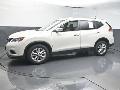 Used 2015 Nissan Rogue SV w/ SV Premium Package FWD image 4