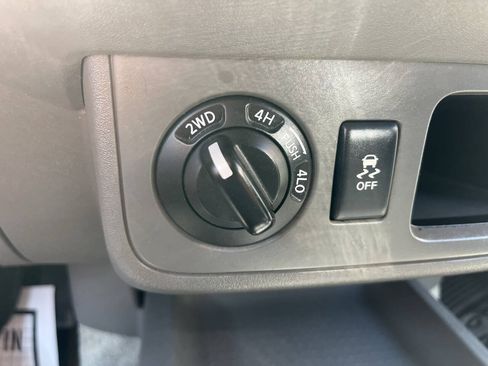 Used 2013 Nissan Frontier SV AWD/4WD image 20