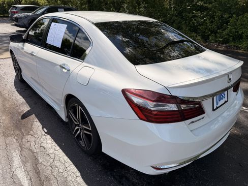 Certified 2017 Honda Accord Sport Special Edition image 5