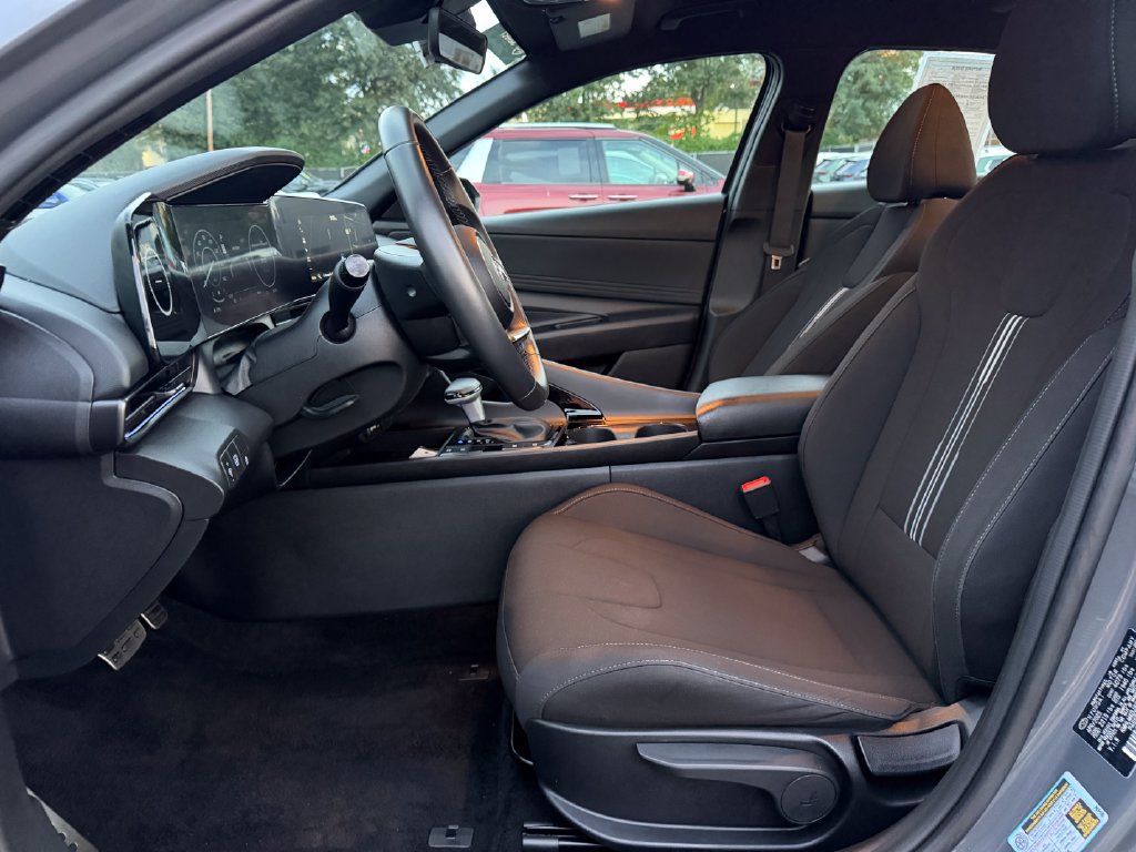 Used 2025 Hyundai Elantra SEL FWD image 19