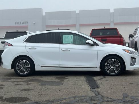 Used 2021 Hyundai Ioniq SEL image 3