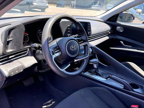 Used 2023 Hyundai Elantra SEL FWD image 9