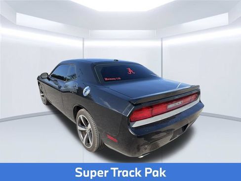 Used 2014 Dodge Challenger R/T RWD image 9