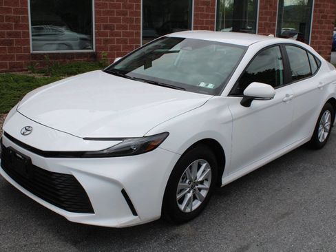 Used 2025 Toyota Camry LE w/ Convenience Package AWD/4WD image 2