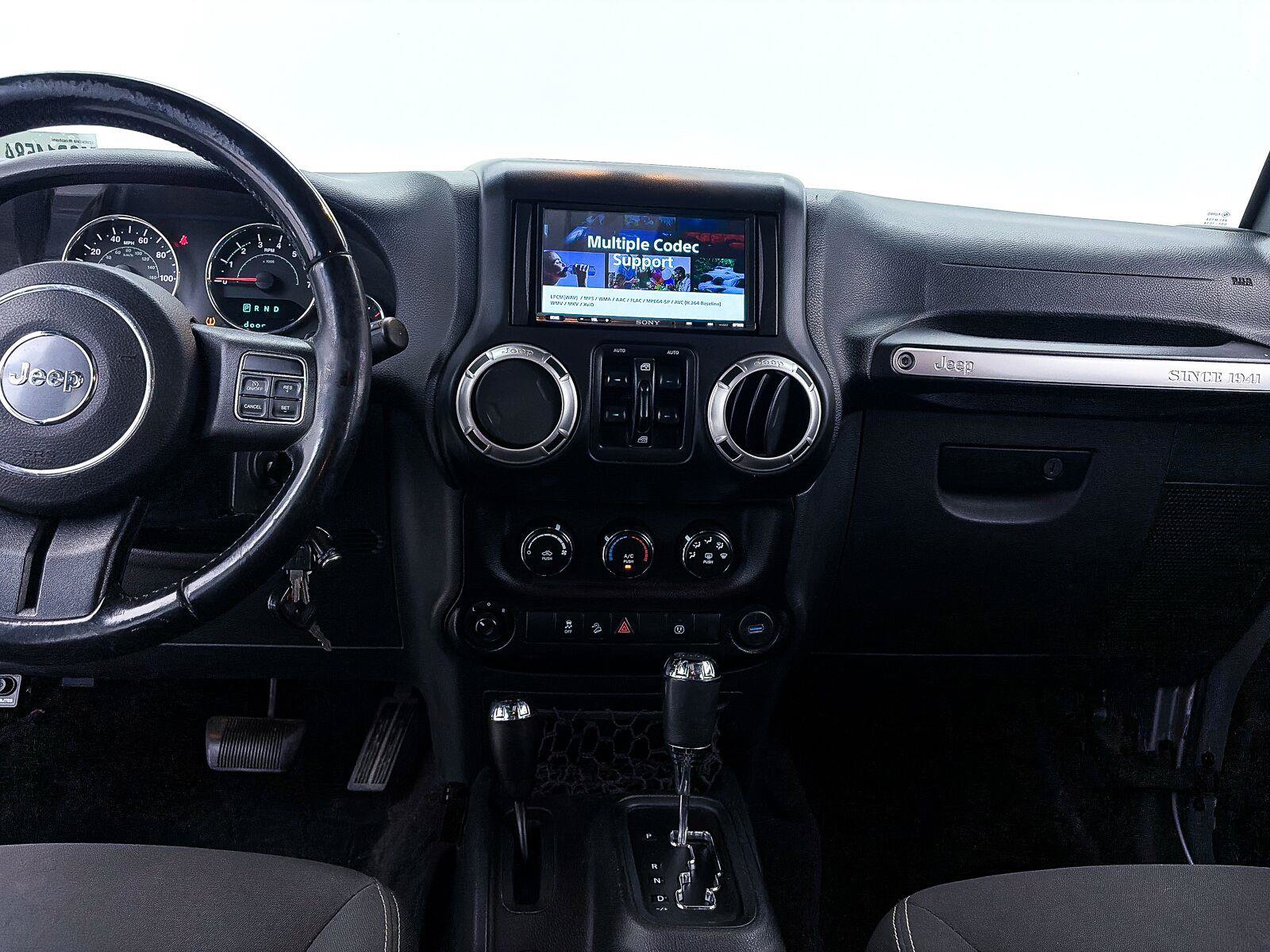Used 2017 Jeep Wrangler Unlimited Rubicon AWD/4WD image 6