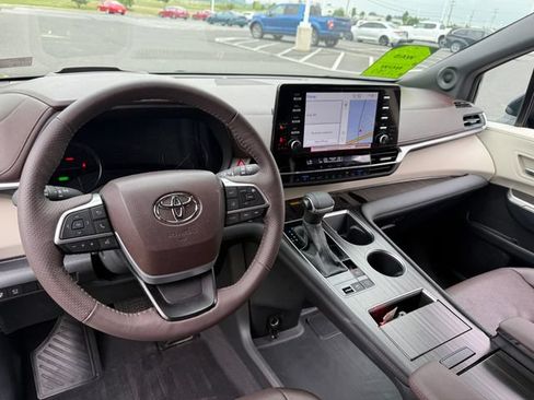 Used 2024 Toyota Sienna Platinum AWD/4WD image 20