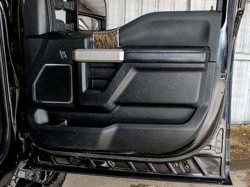 Used 2017 Ford F250 Lariat w/ Lariat Ultimate Package AWD/4WD image 45