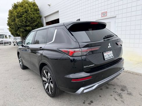 Used 2025 Mitsubishi Outlander SE FWD image 4