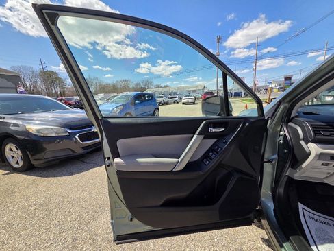 Used 2014 Subaru Forester 2.5i Limited image 9