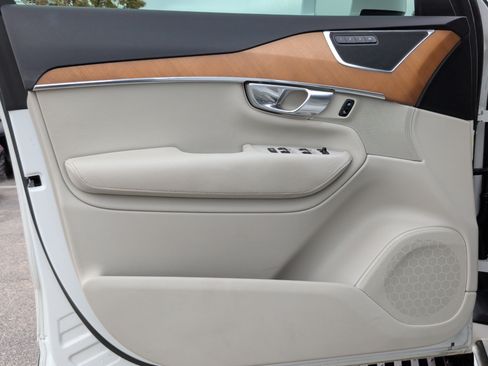 Used 2021 Volvo XC90 T6 Momentum w/ Climate Package image 14