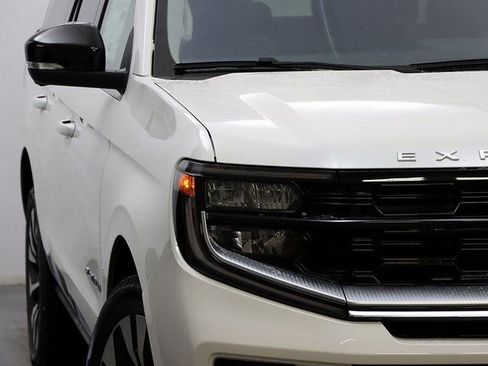 New 2025 Ford Expedition Max Platinum w/ Driver's Package image 4