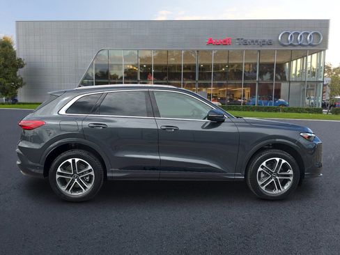 New 2025 Audi Q5 Premium image 3