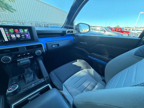 Used 2025 Toyota Tacoma TRD Off-Road AWD/4WD image 32