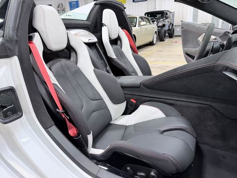 Used 2023 Chevrolet Corvette Stingray Premium Conv w/ Z51 Performance Package RWD image 35