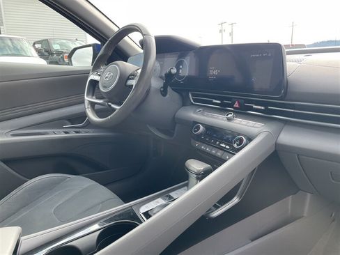 Used 2023 Hyundai Elantra SEL w/ Convenience Package FWD image 8