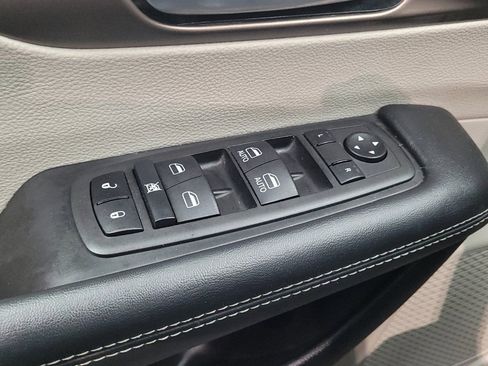 Used 2023 Chrysler Voyager LX FWD image 27