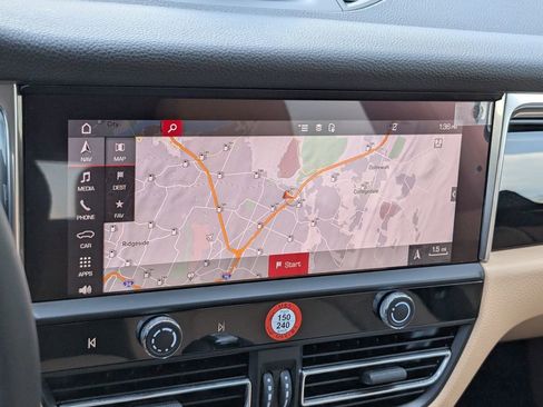 Certified 2026 Porsche Macan image 11