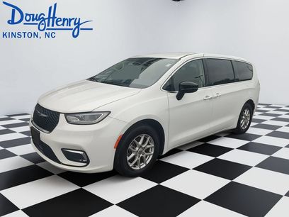 Used 2024 Chrysler Pacifica Touring-L