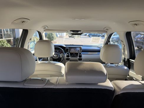 Used 2021 Kia Sorento S image 12