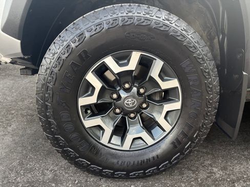 Used 2023 Toyota Tacoma TRD Off-Road AWD/4WD image 12