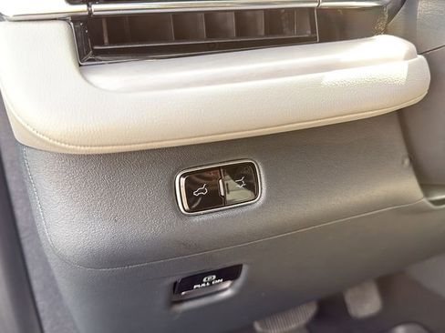 Used 2025 Lincoln Navigator Reserve AWD/4WD image 31