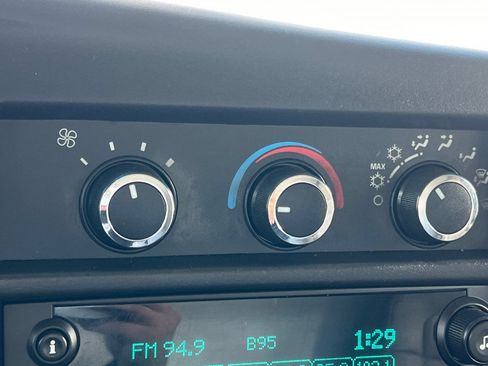 Used 2015 Chevrolet Express 4500 RWD image 23
