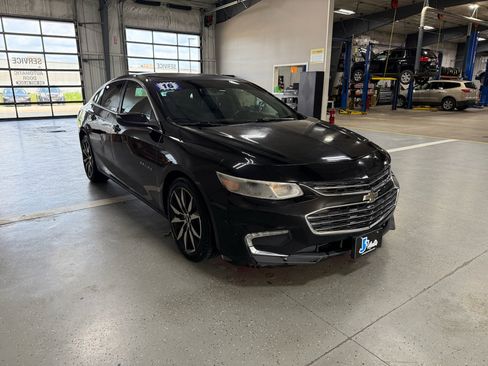 Used 2016 Chevrolet Malibu LT w/ Leather Package FWD image 4