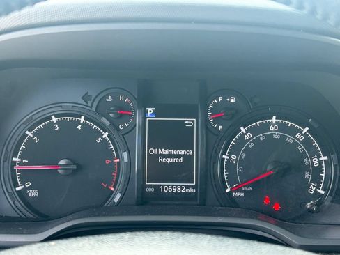 Used 2022 Toyota 4Runner SR5 Premium w/ Moonroof Package AWD/4WD image 21