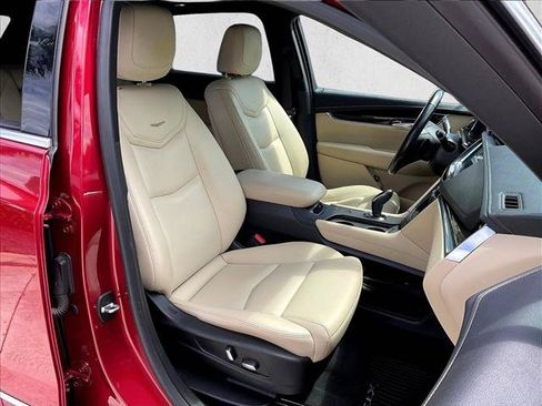 Used 2019 Cadillac XT5 FWD image 7