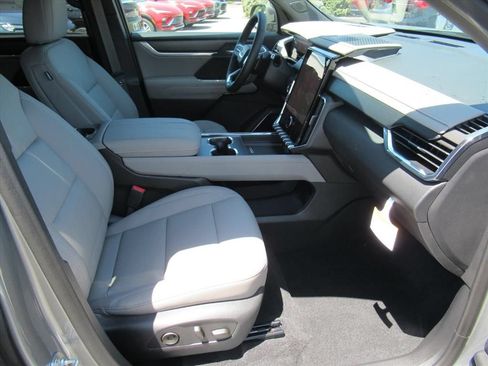 New 2026 GMC Acadia Elevation w/ Elevation Premium Package FWD image 9