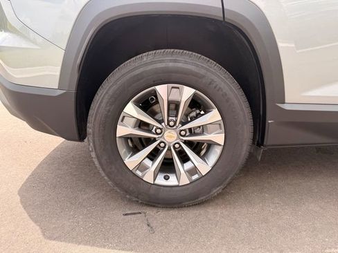 Used 2026 Chevrolet Equinox LT FWD image 8