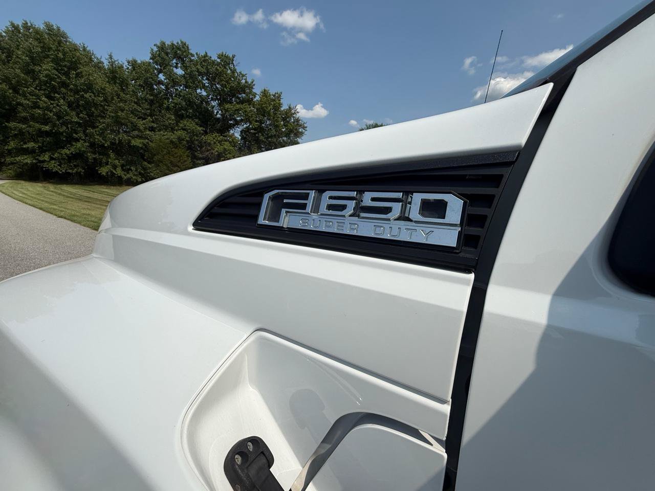 Used 2016 Ford F650 2WD SuperCab Super Duty image 2