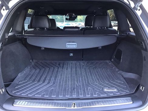 Used 2023 Jeep Grand Cherokee Overland RWD image 4