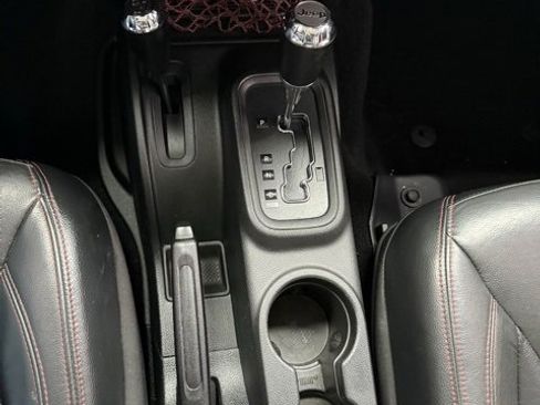 Used 2017 Jeep Wrangler Unlimited Rubicon image 22