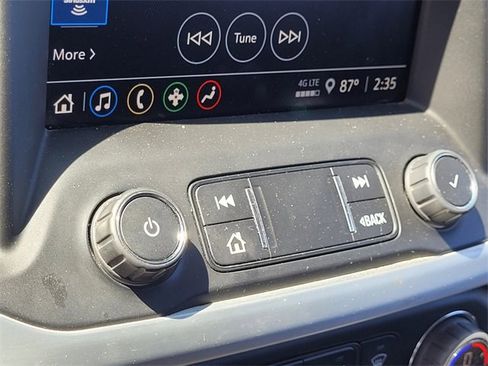 Used 2022 GMC Acadia SLE image 17