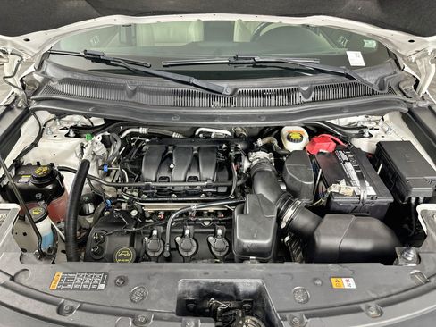 Used 2018 Ford Explorer XLT w/ Equipment Group 202A FWD image 34