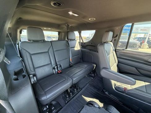 Used 2022 Chevrolet Suburban LT w/ Luxury Package image 27