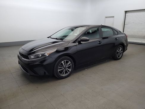 Used 2022 Kia Forte LXS image 2