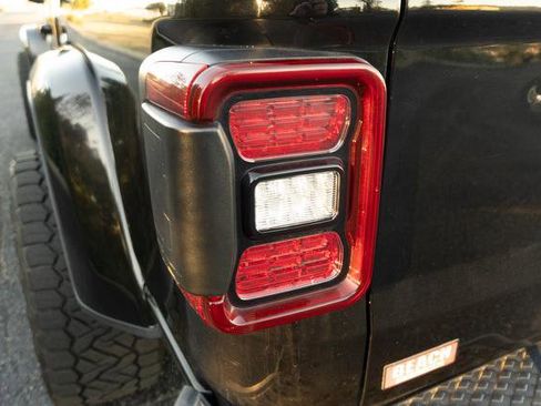 Used 2021 Jeep Gladiator Overland image 32