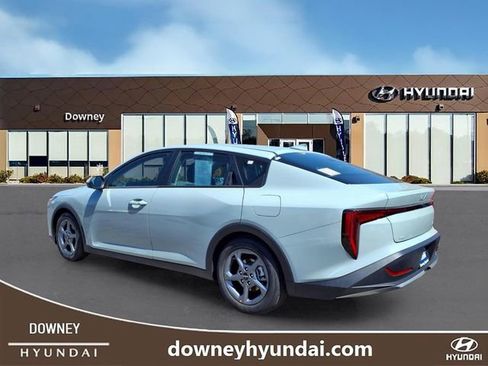 Used 2025 Kia K4 LXS FWD image 5