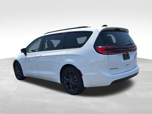 New 2026 Chrysler Pacifica Select w/ S Appearance Package FWD image 3